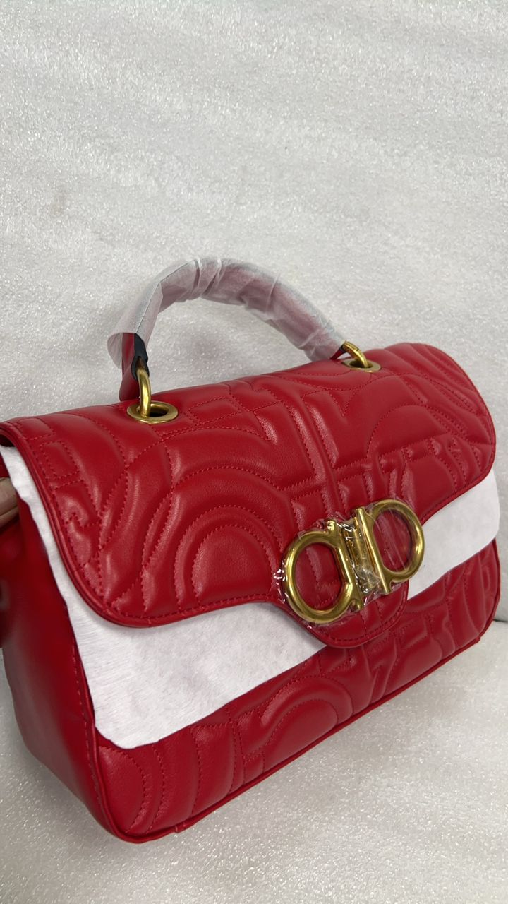 Beautiful red bag! So classy